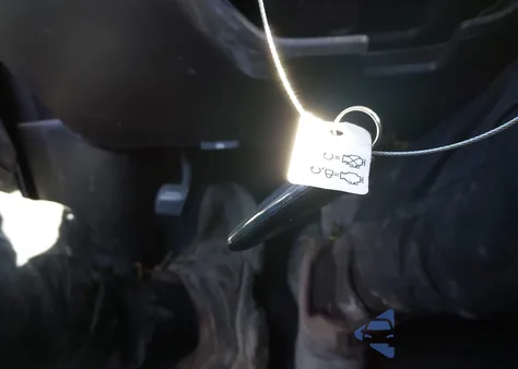 2016 Ford Taurus Sel z USA, uszkodzony, nr VIN 1FAHP2E88GG104025